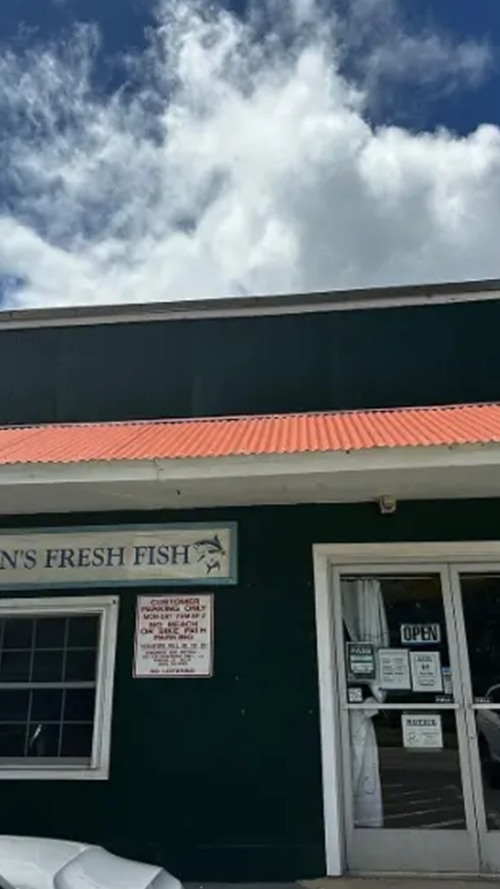 Kenʻs Fresh Fish Exterior.