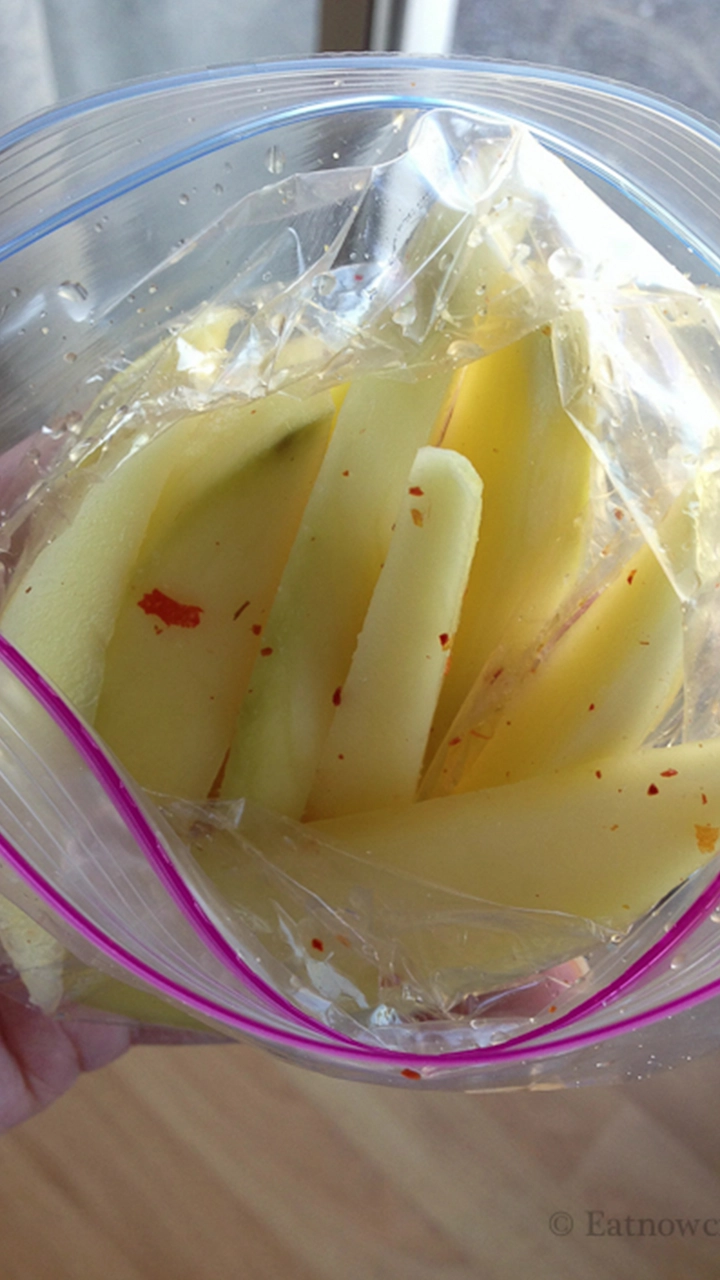   Photo courtesy of www.eatnowcrylater.com.  Click here for their spicy mango recipe        