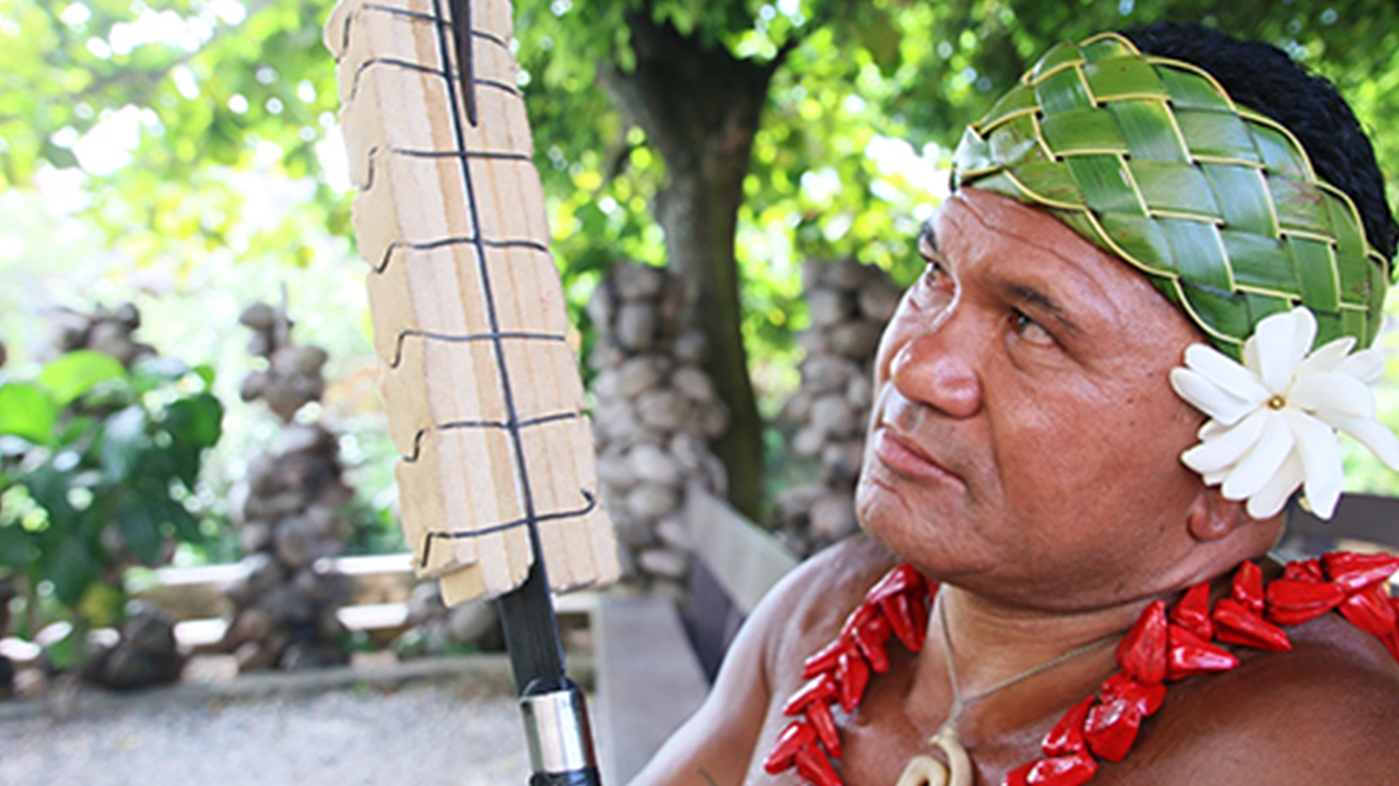 Kap Te&rsquo;o-Tafiti shows how he wires particle board to his fire knife to soak up white gas on the hook end.