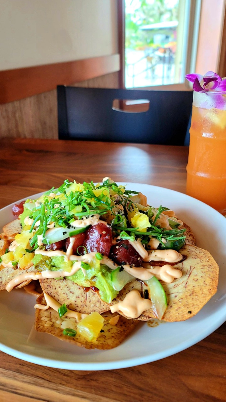 Ulu chips, with poke and other toppings.