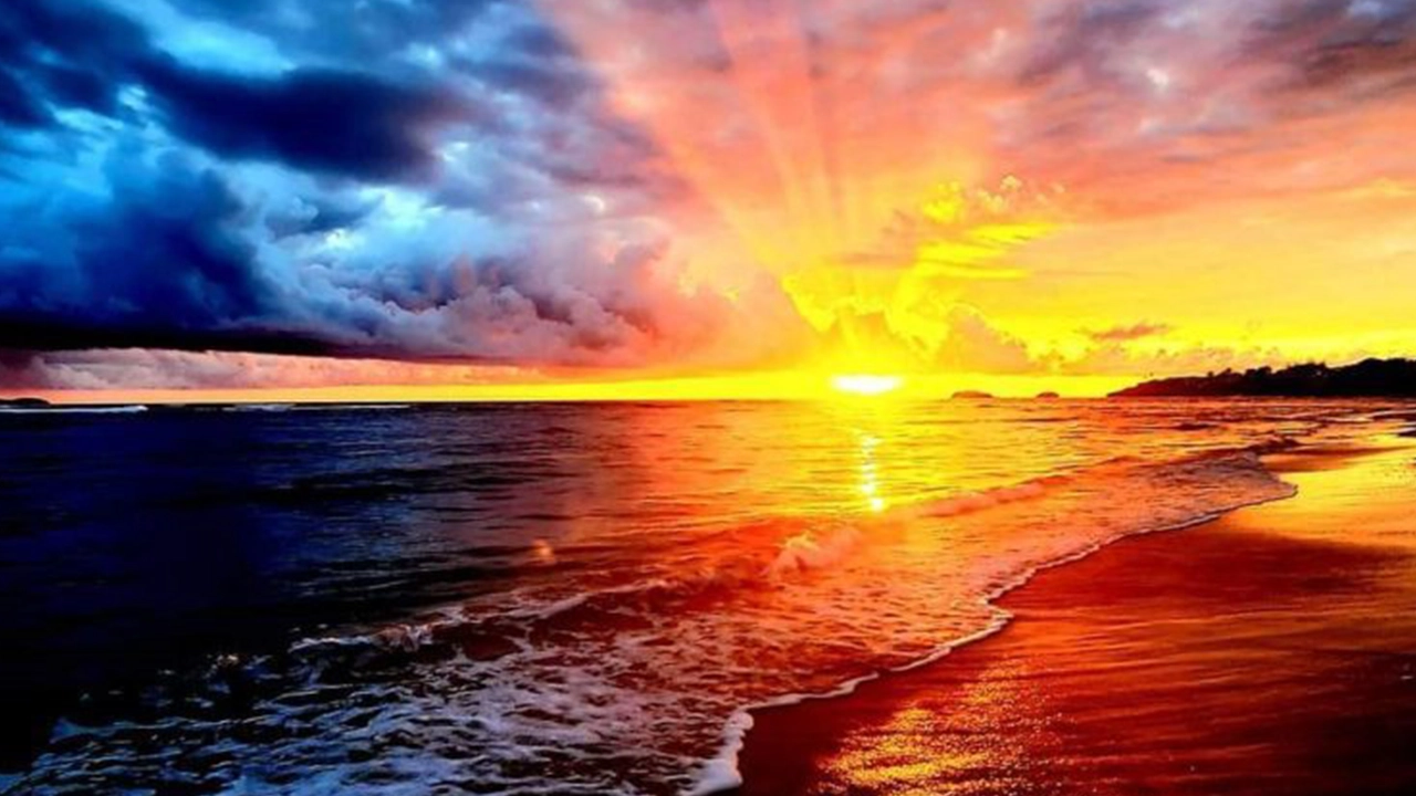 Bright, beautiful sunrise over the ocean.