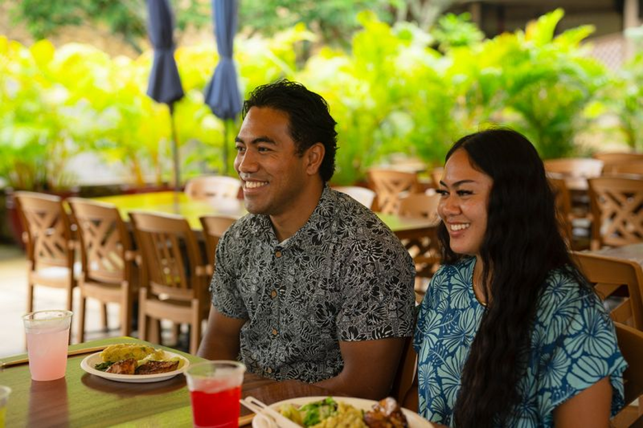 /contentassets/a404ed97bb184d74b132638f7766434d/hukilau-lunch-outdoor-seating.png