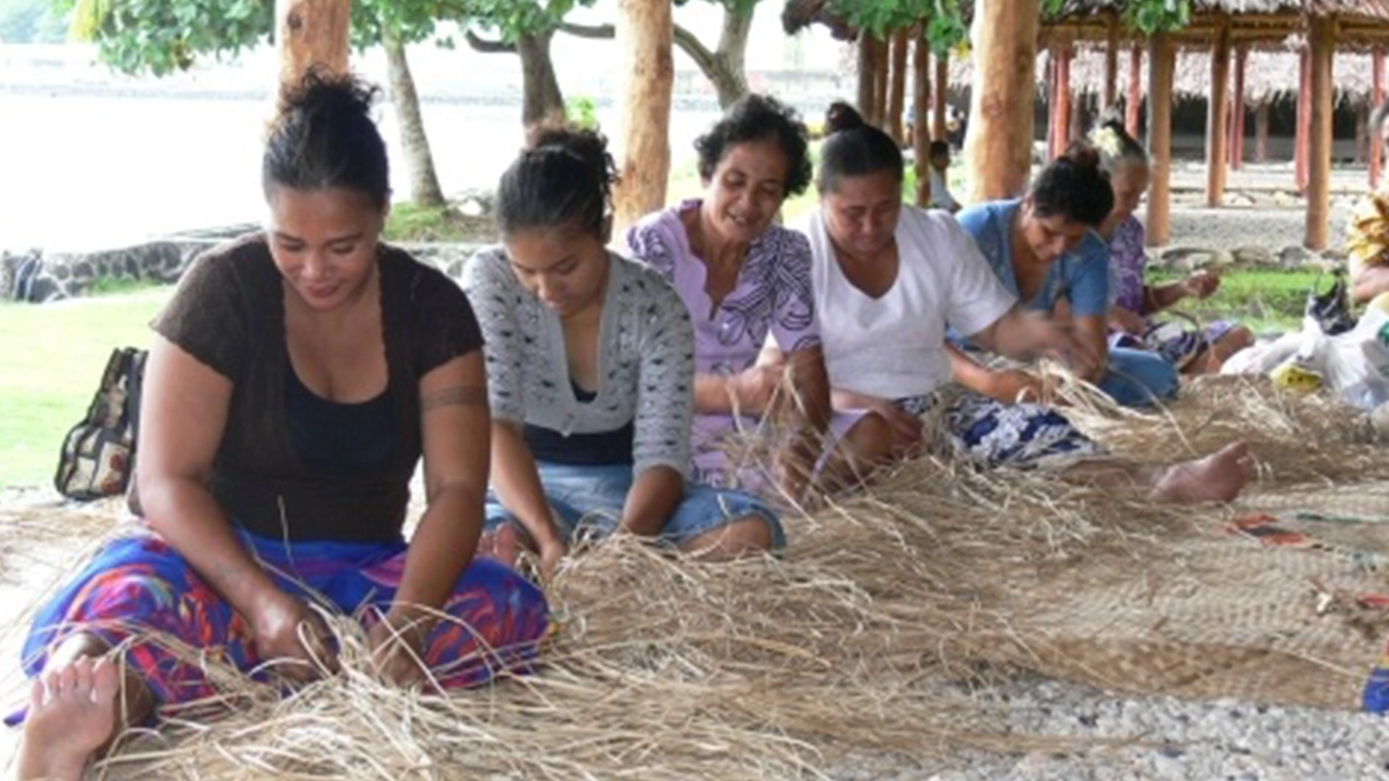 Samoan Women Weaving courtesy of Multi City World Travel