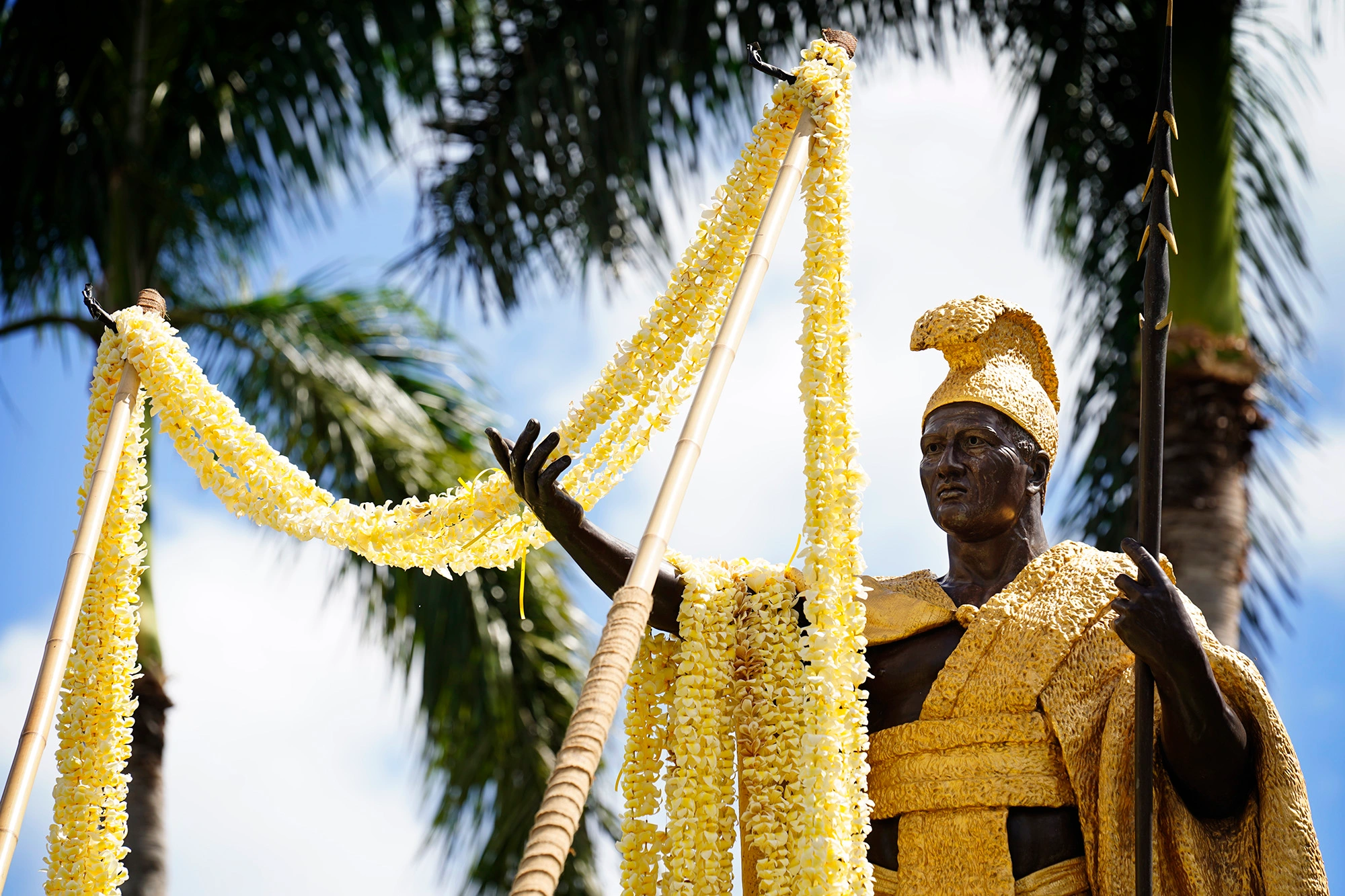 /contentassets/f2a570ffdbce43ffa016e772ec75e56d/king-kamehameha-lei-draping-statue.webp