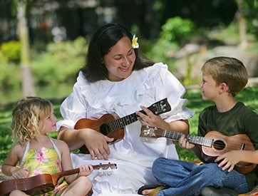 Wahine treaching ukulele lessons